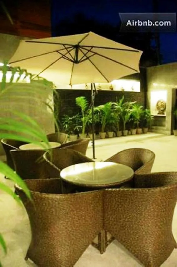 Royal Residence Mg Road 구르가온 3*,